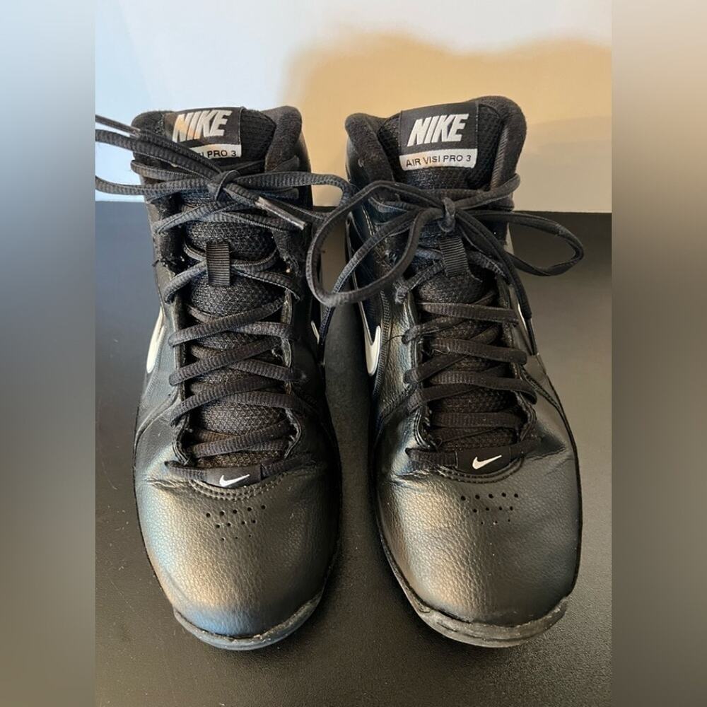 Nike mens leather “Air Visi pro 3” size 7.5 mint